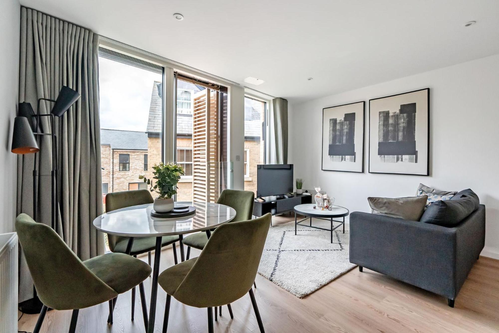 Tailored - Cambridge, River Walk Apartment *
