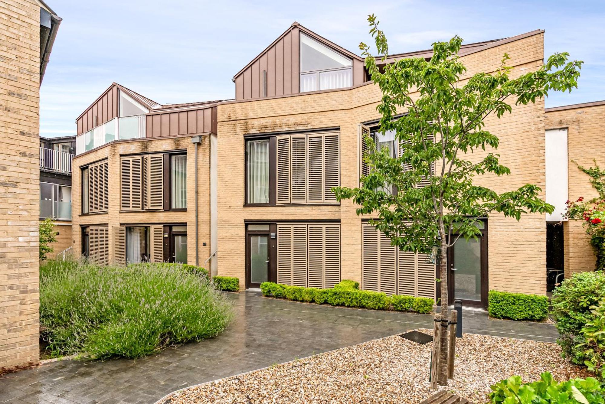 Tailored - Cambridge, River Walk Cambridge (Cambridgeshire)